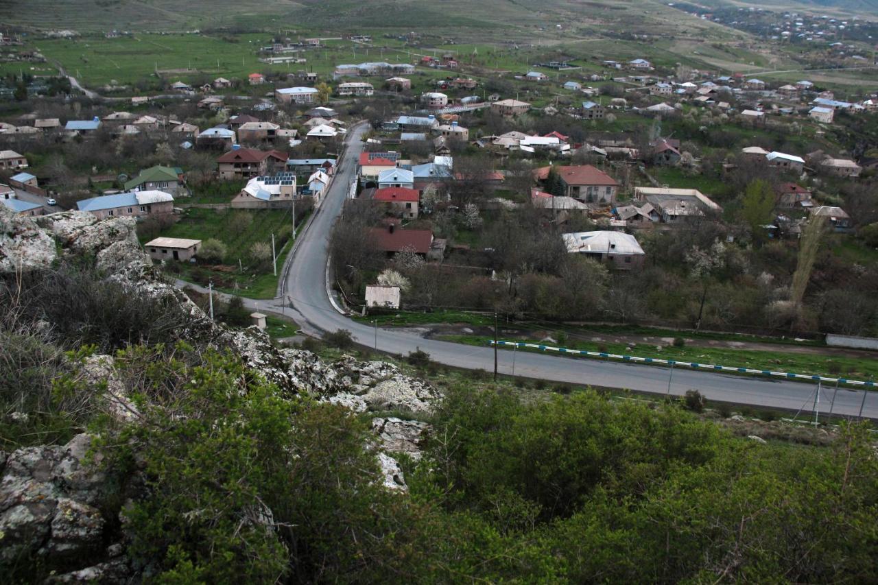 Zove Rural Cottage With Garden Views K'arashamb Exterior photo